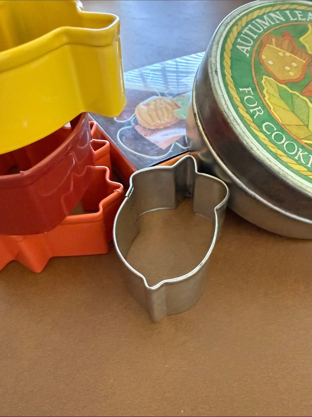 Autumn Leaf Cutters: 2 large leaves, 2 acorns, 2 sets of 6 each minis